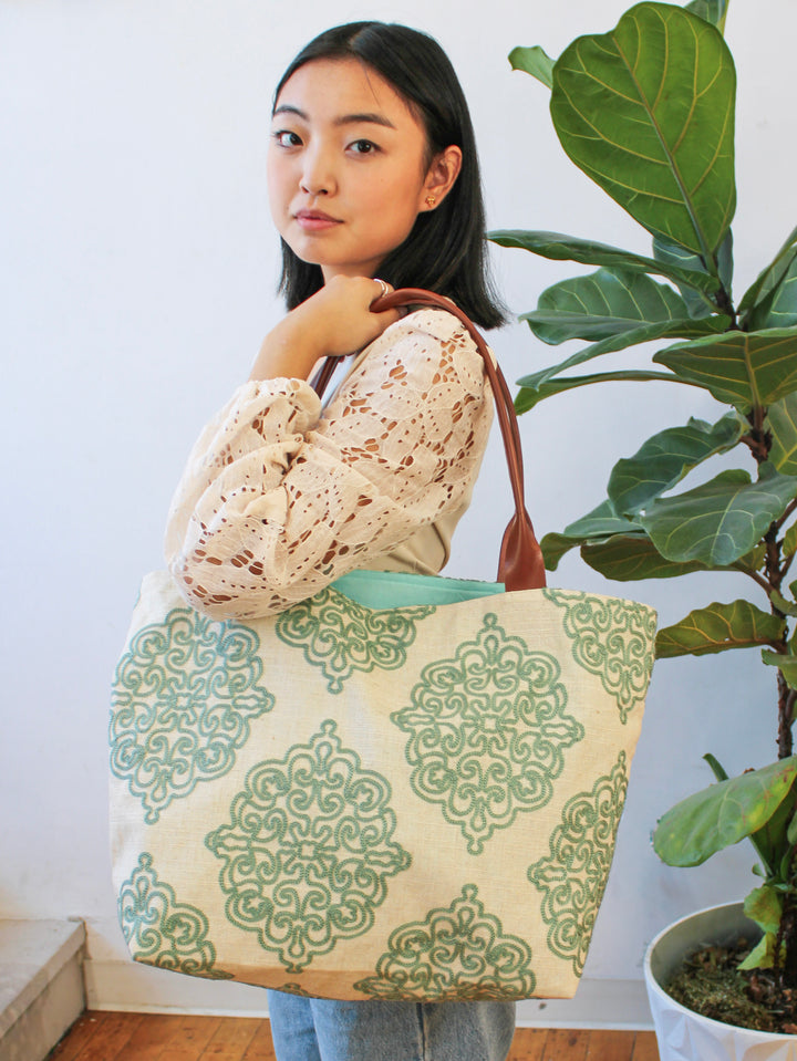 Folk Life Linen Tote Bag – Crewel Embroidery