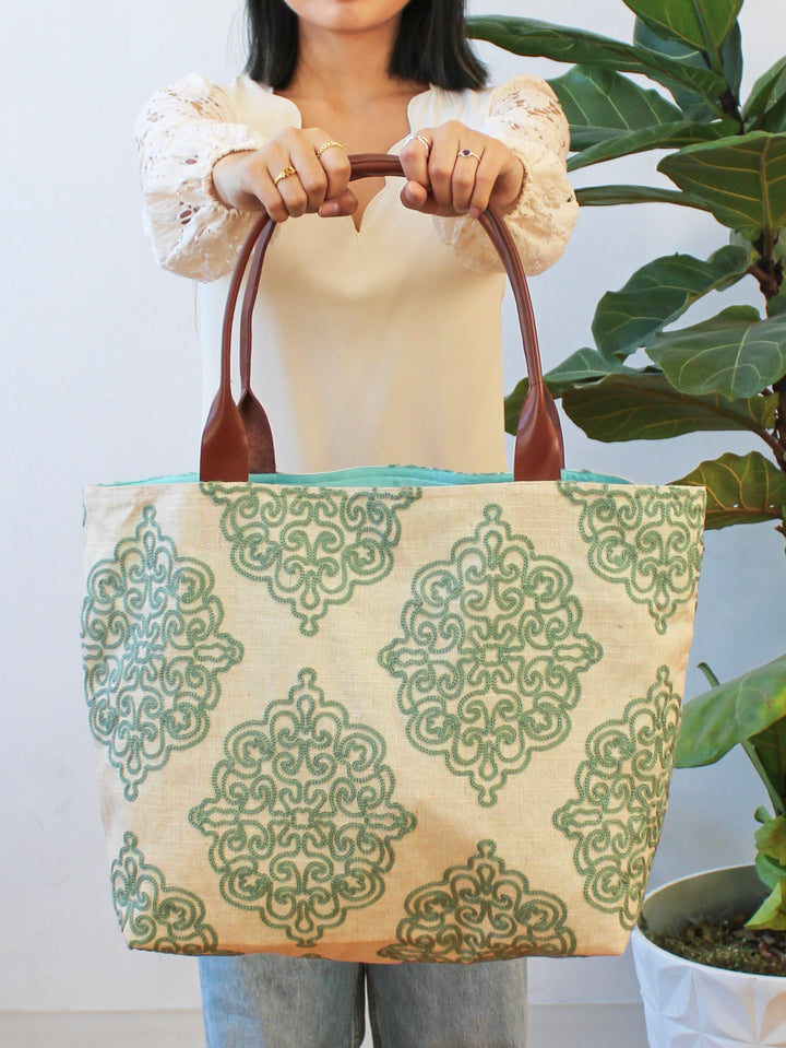 Folk Life Linen Tote Bag – Crewel Embroidery