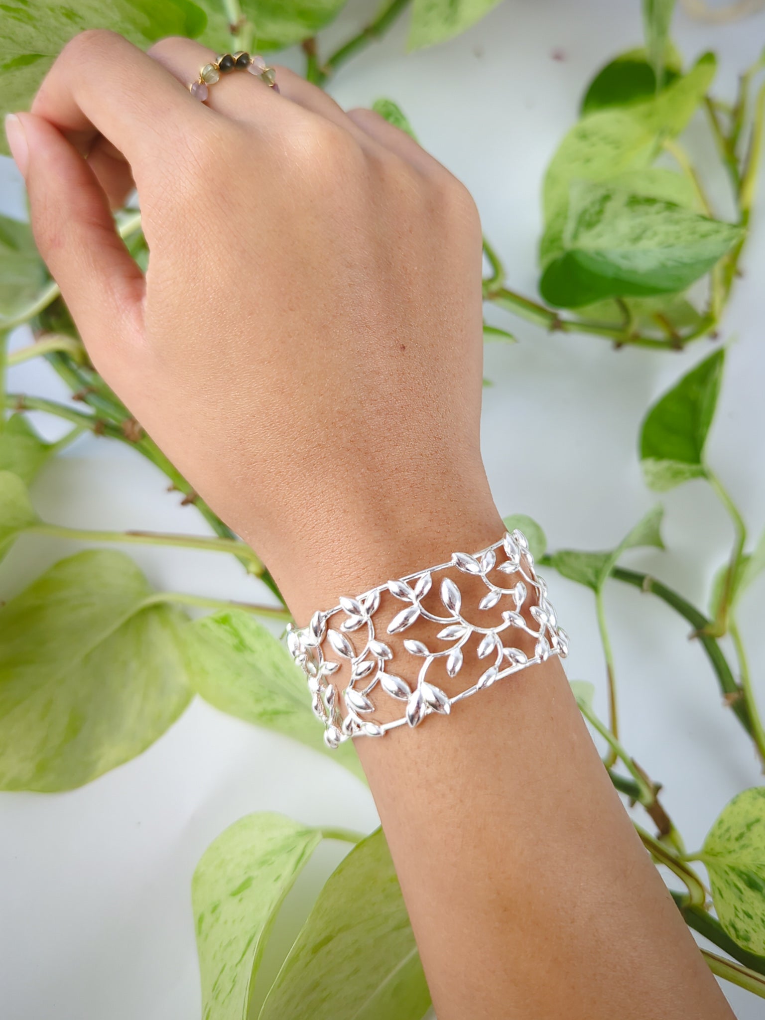 ✿α 様✳️vintage調 Collage Cuff bracelet 鍵 Ash & Rose Olive Leaf Cuff Bracelet - Adjustable Open Design