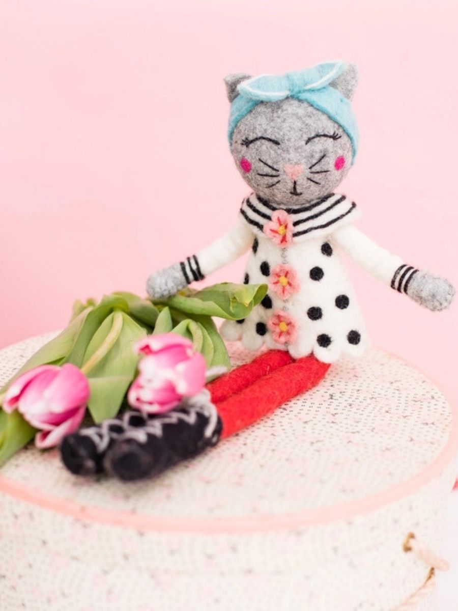 French Knot Sophia the Cat Wool Animal Friend